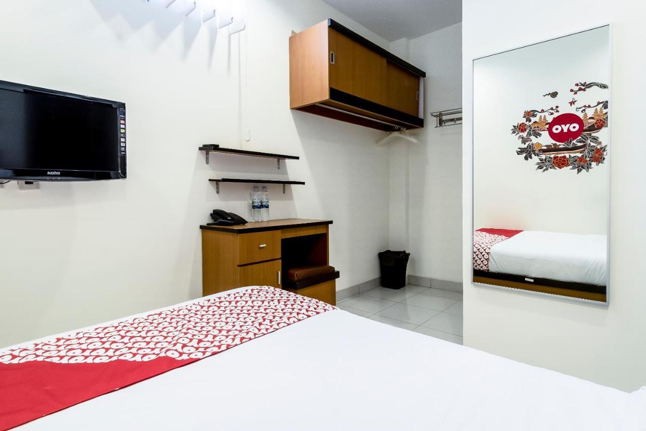 OYO 294 Andrea Residence Syariah Medan Exterior foto